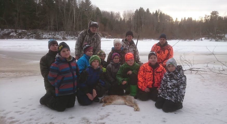 erakerholaiset-rusakkometsalla-2015